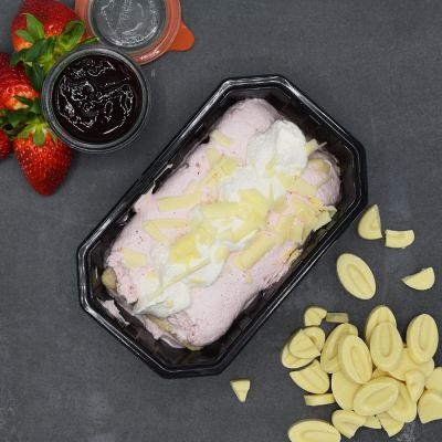 Barbecuetoetje: Aardbeien Triffle met witte Chocolade-schilfers