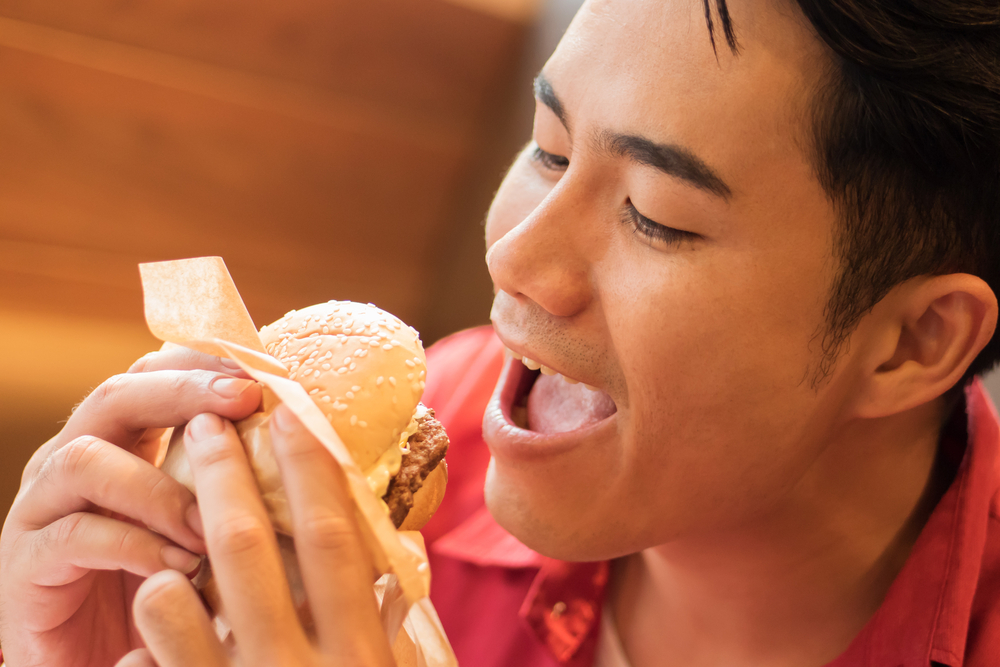 Mango Kimchiburger met humus van de barbecue